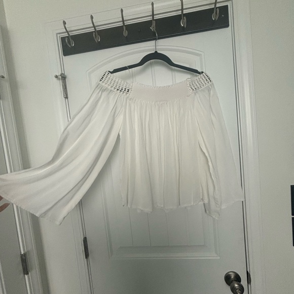 Beautiful blouse - Picture 2 of 3